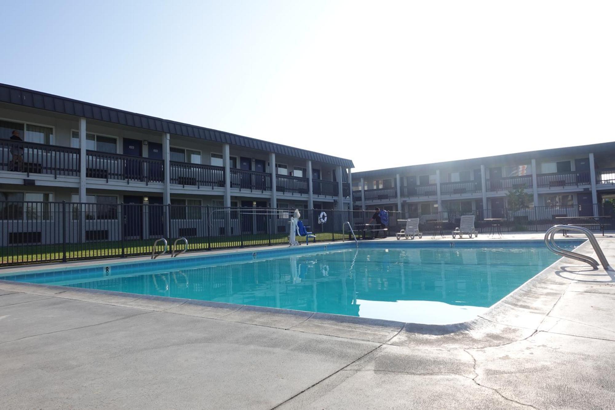 Hotel 6-claremont, Ca
