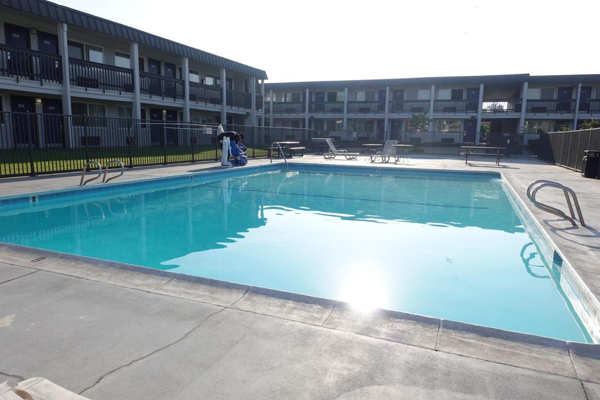 6-claremont, Ca 2* Claremont
