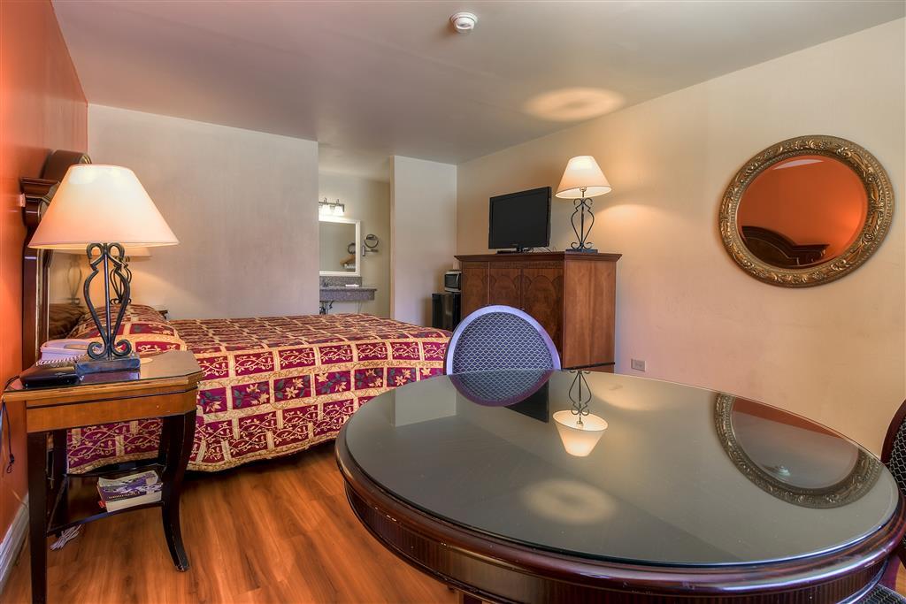 Hotel 6-claremont, Ca 2*