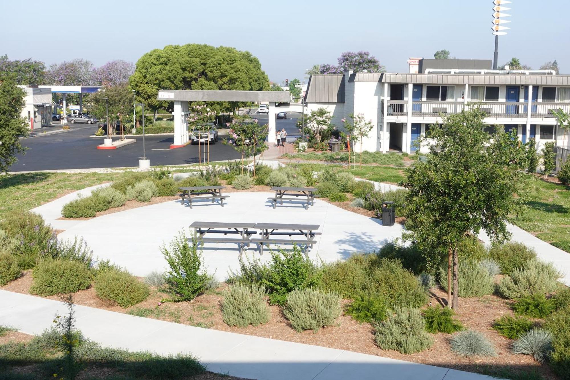 6-claremont, Ca 2* Claremont