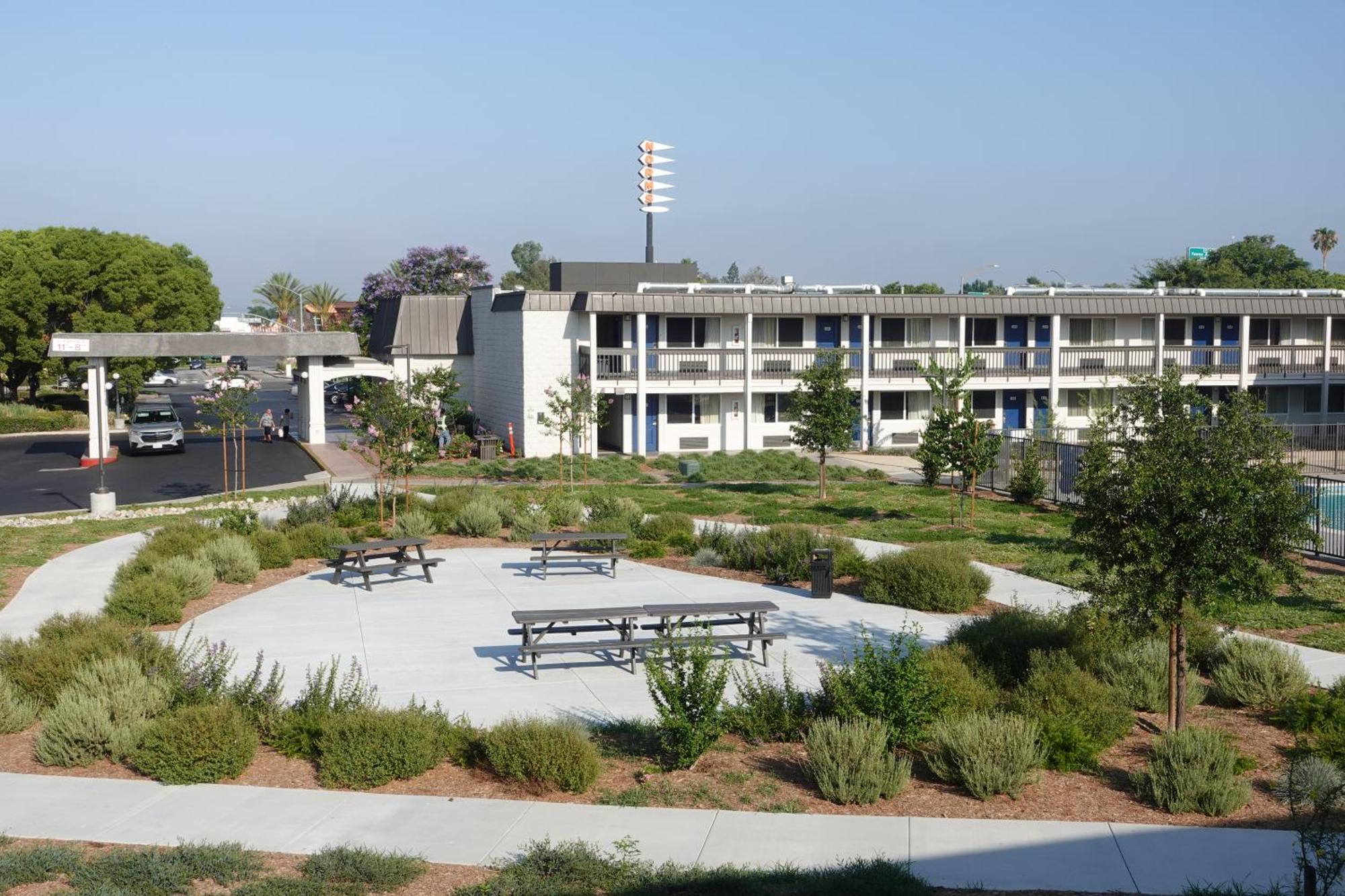 6-claremont, Ca Hotel