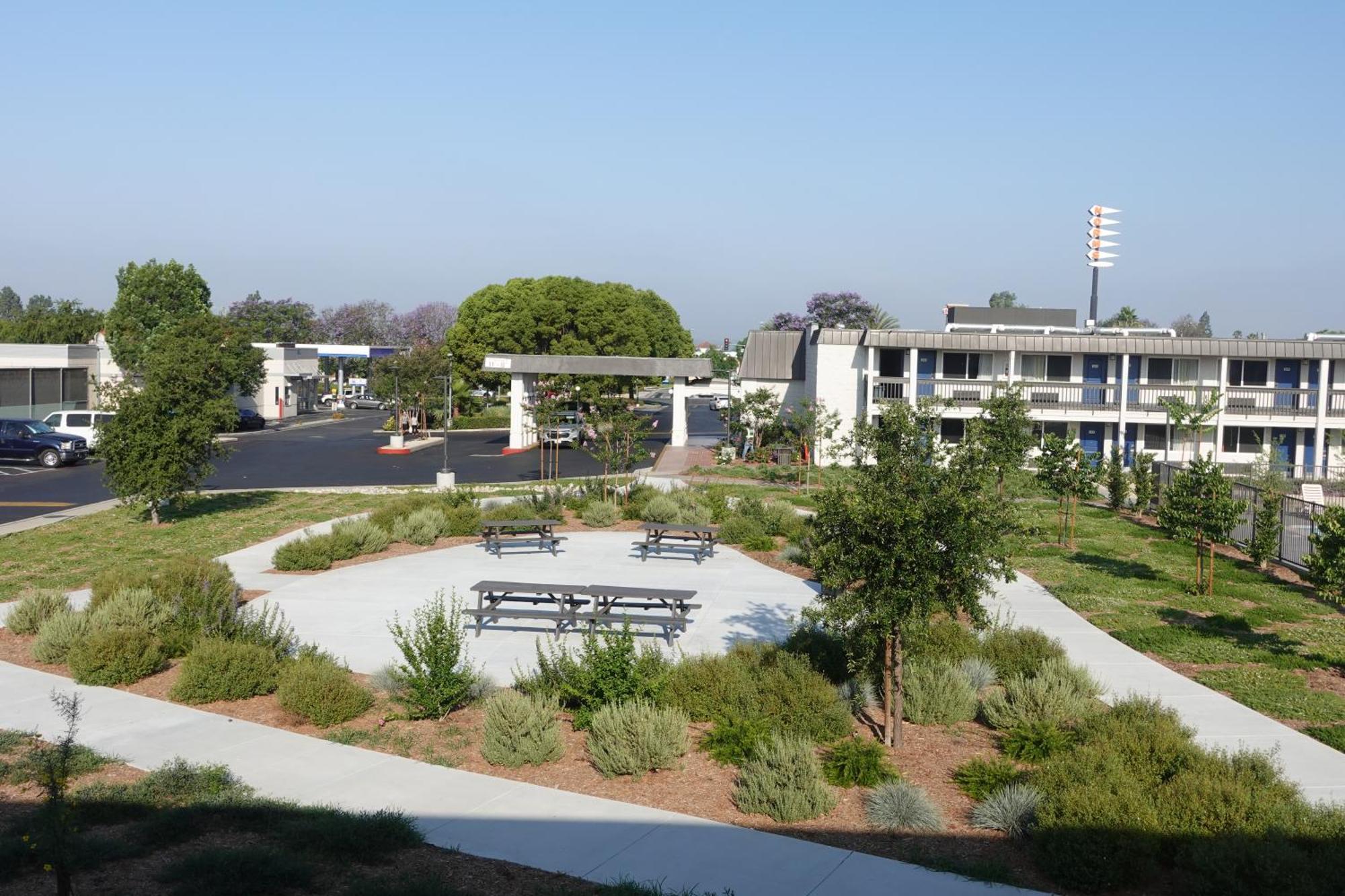 6-claremont, Ca Hotel