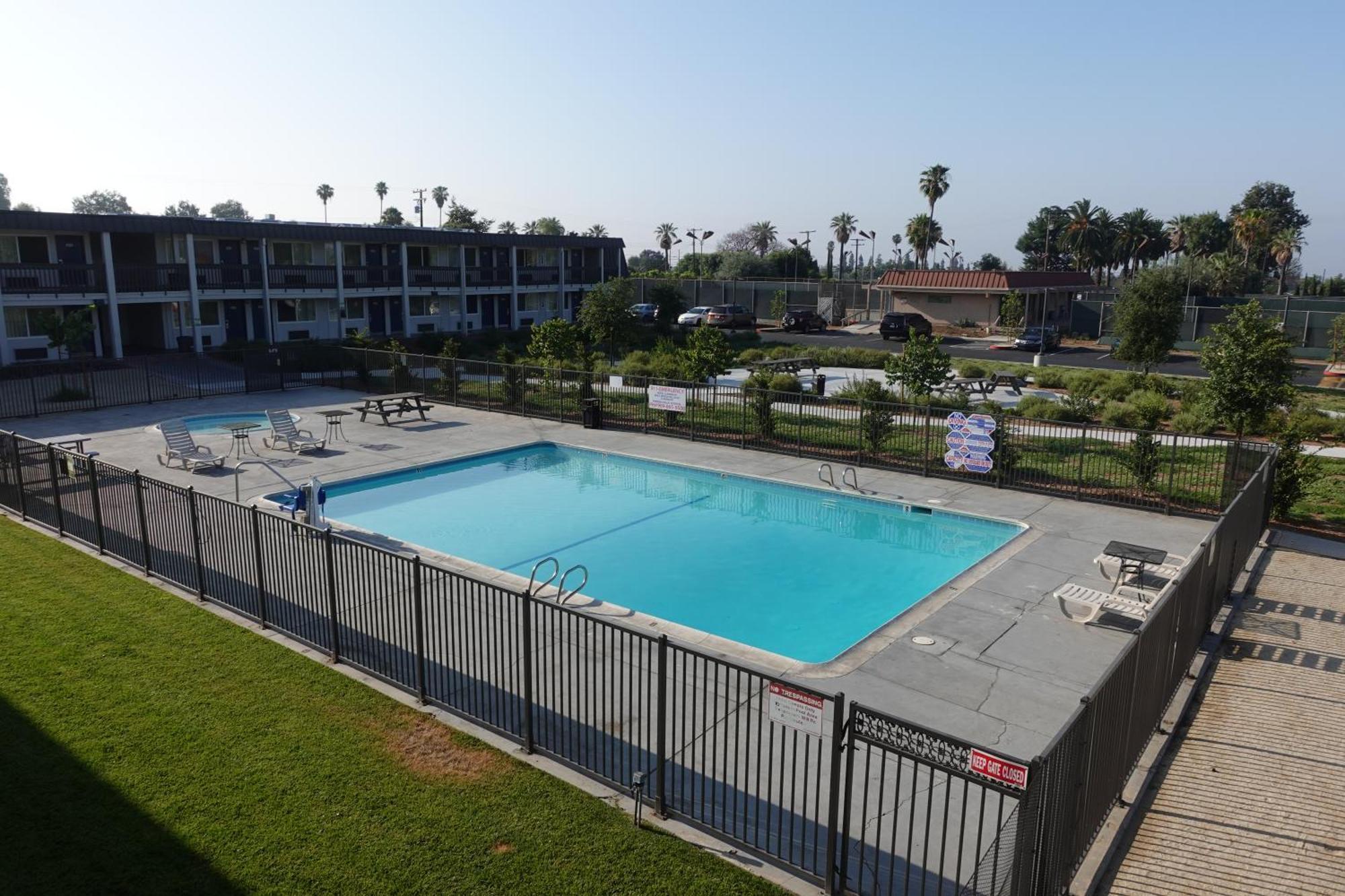 6-claremont, Ca Hotel
