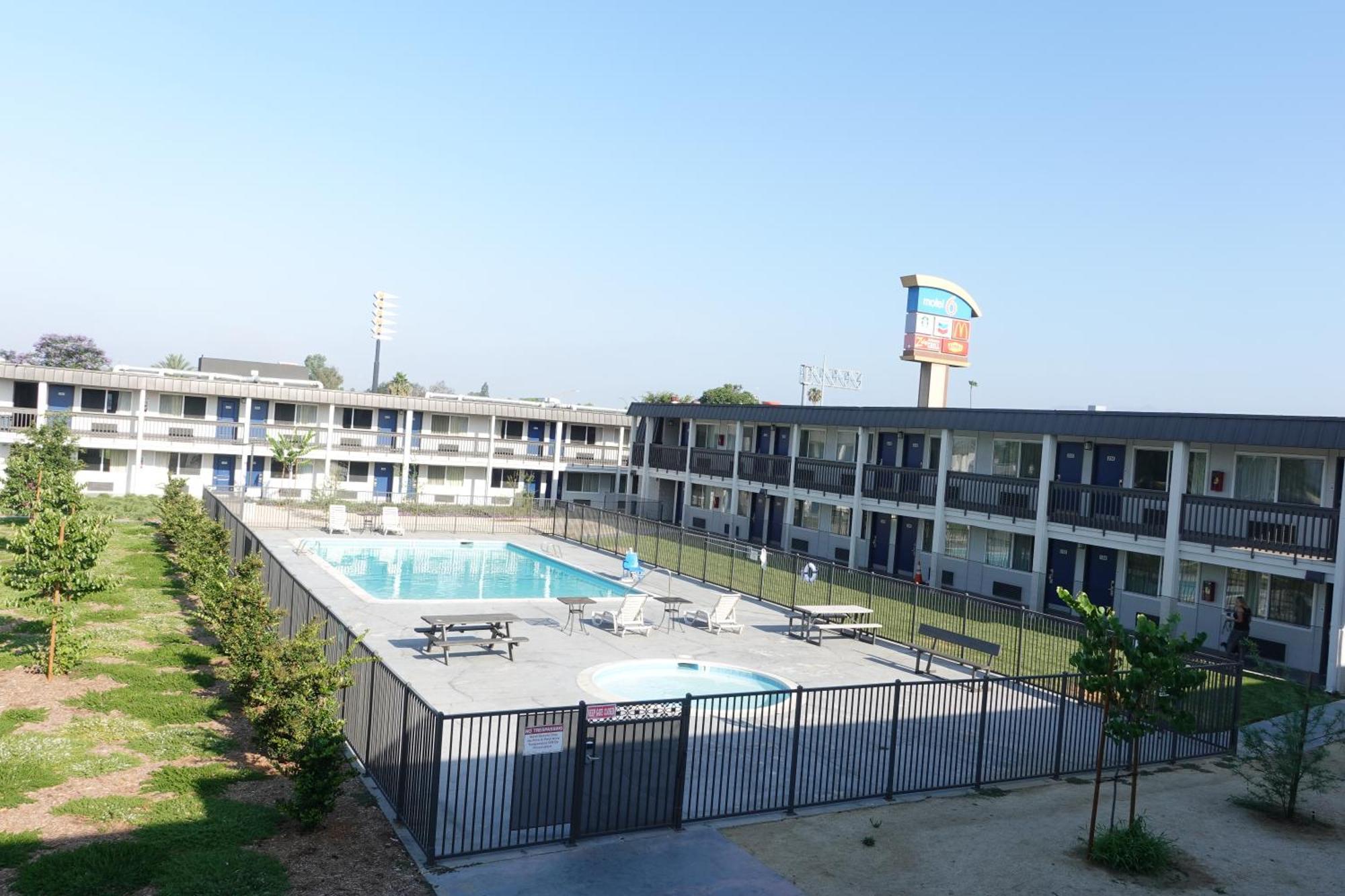 6-claremont, Ca Hotel