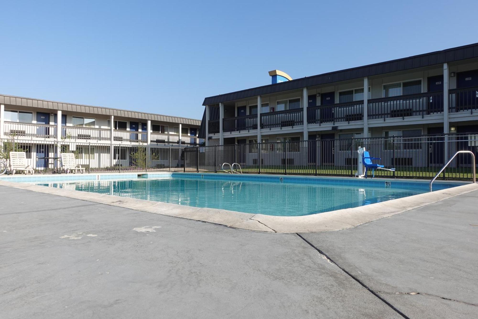 6-claremont, Ca 2*