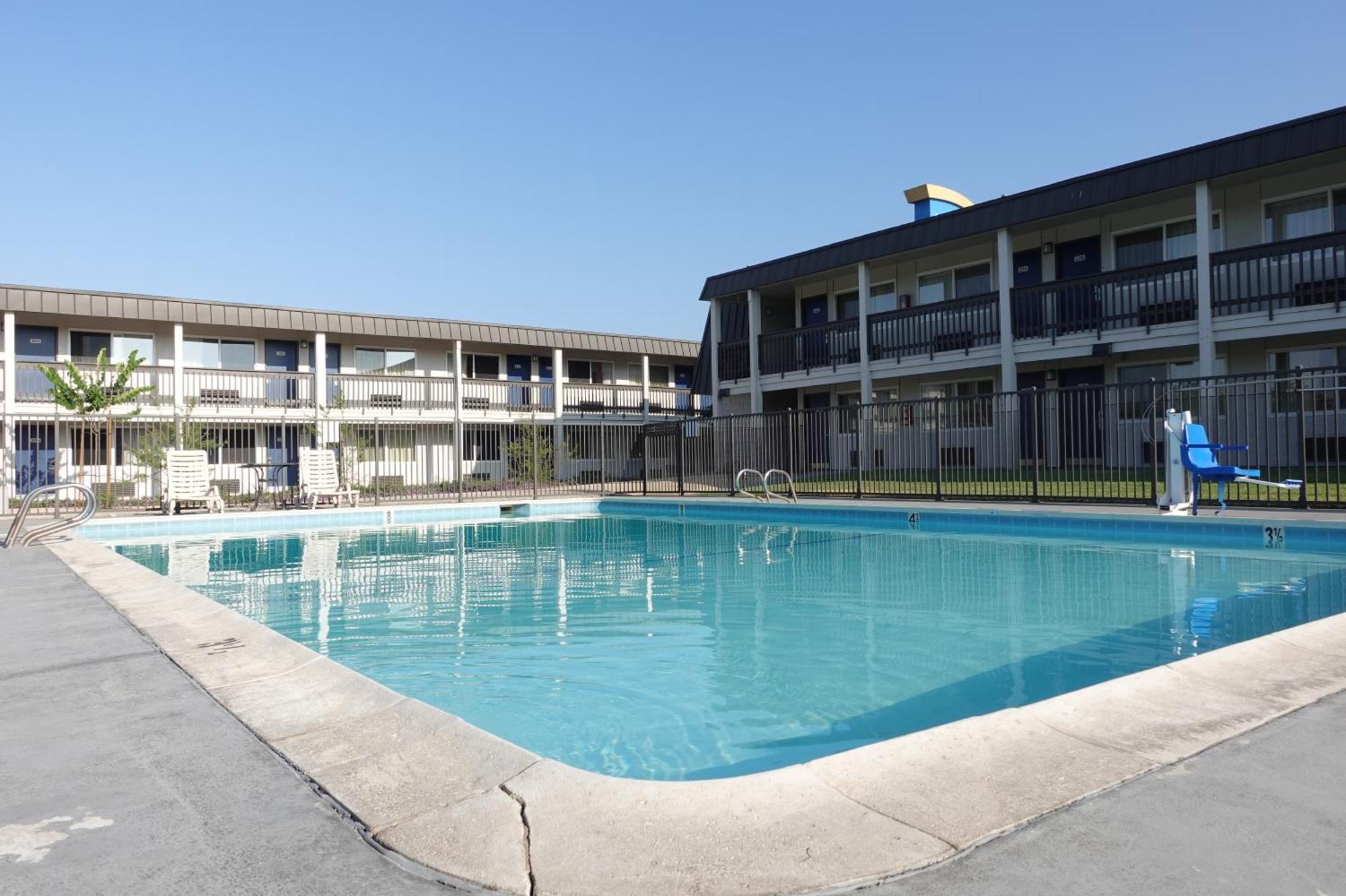 6-claremont, Ca Hotel