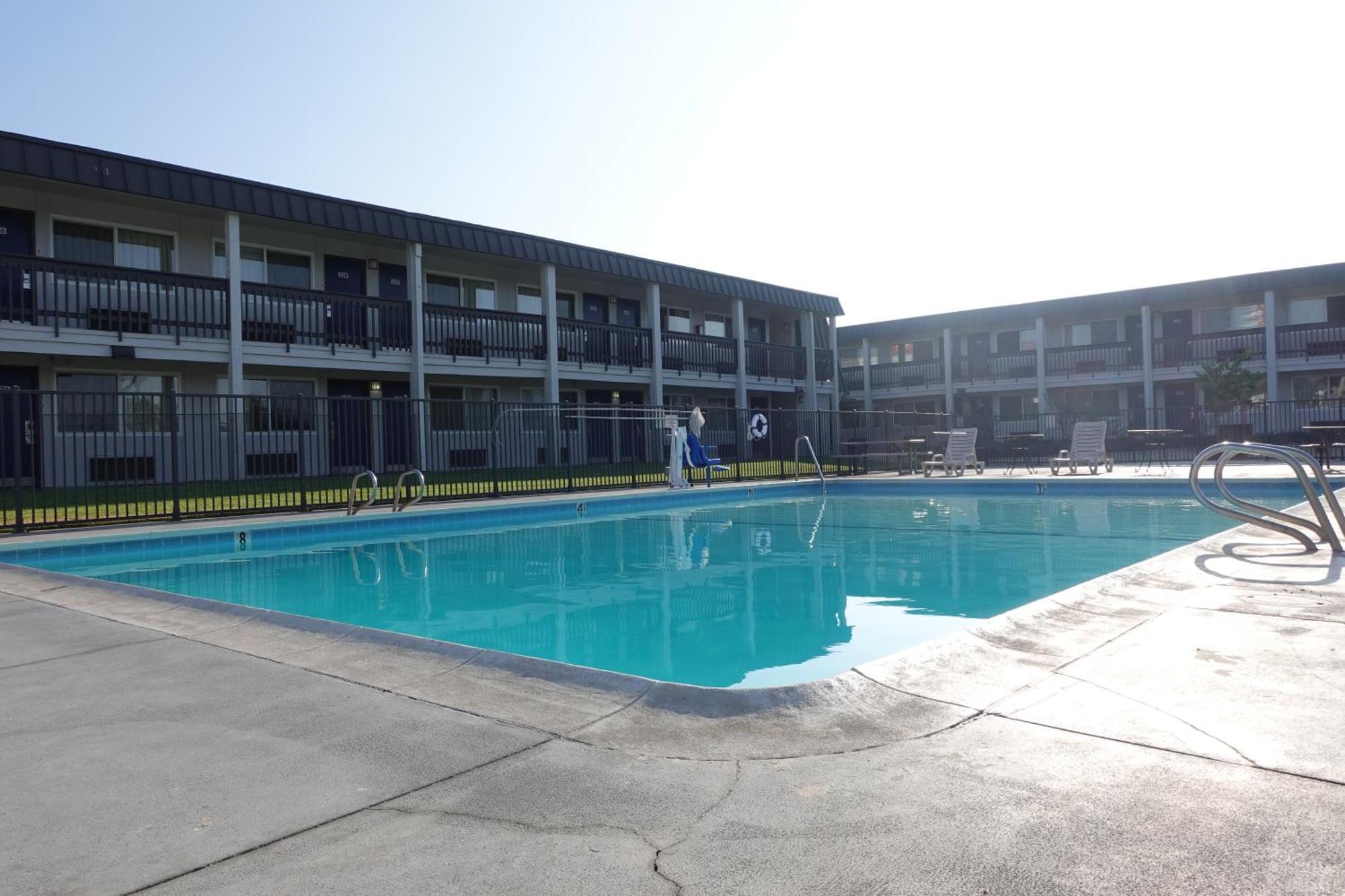6-claremont, Ca 2* Claremont