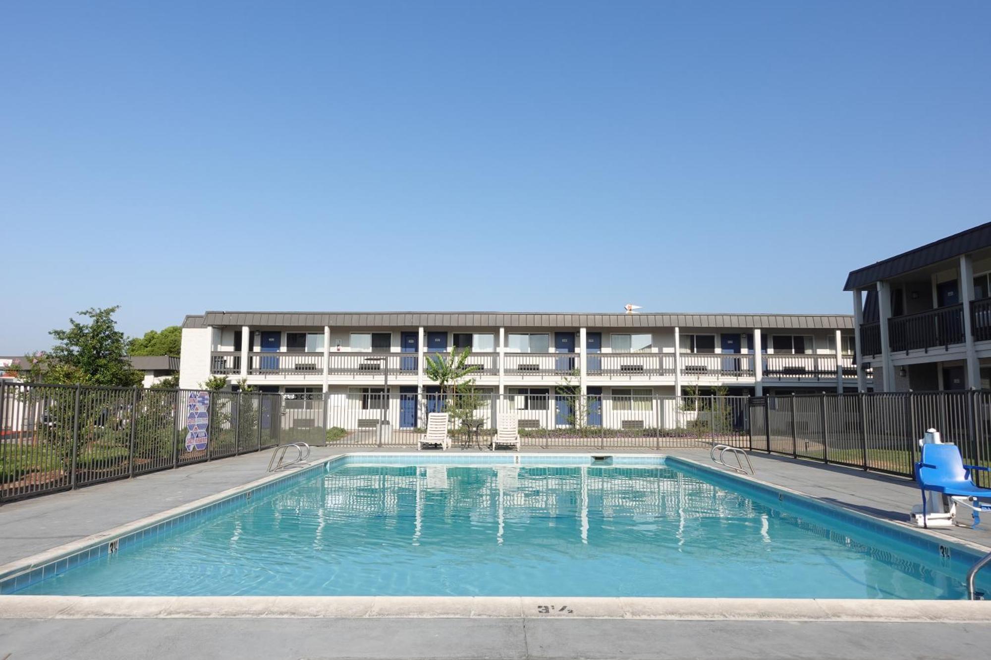 6-claremont, Ca 2* Claremont