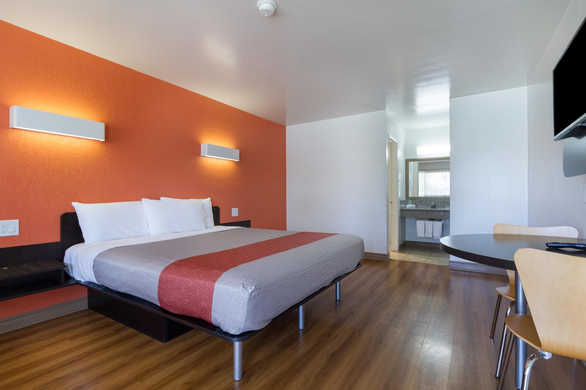 6-claremont, Ca 2*