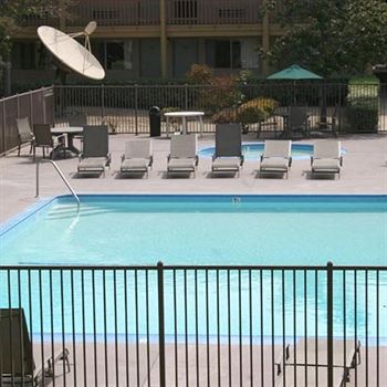 Hotel 6-claremont, Ca 2*