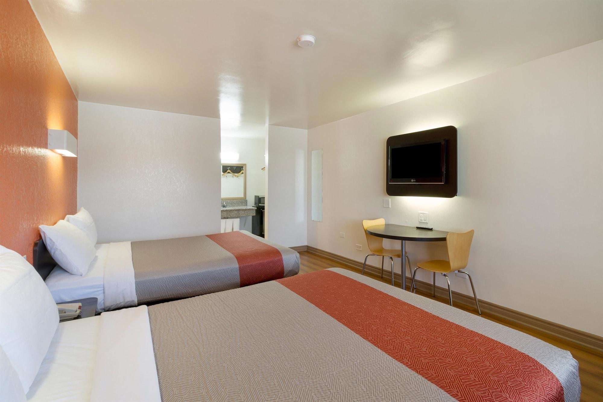 6-claremont, Ca Hotel