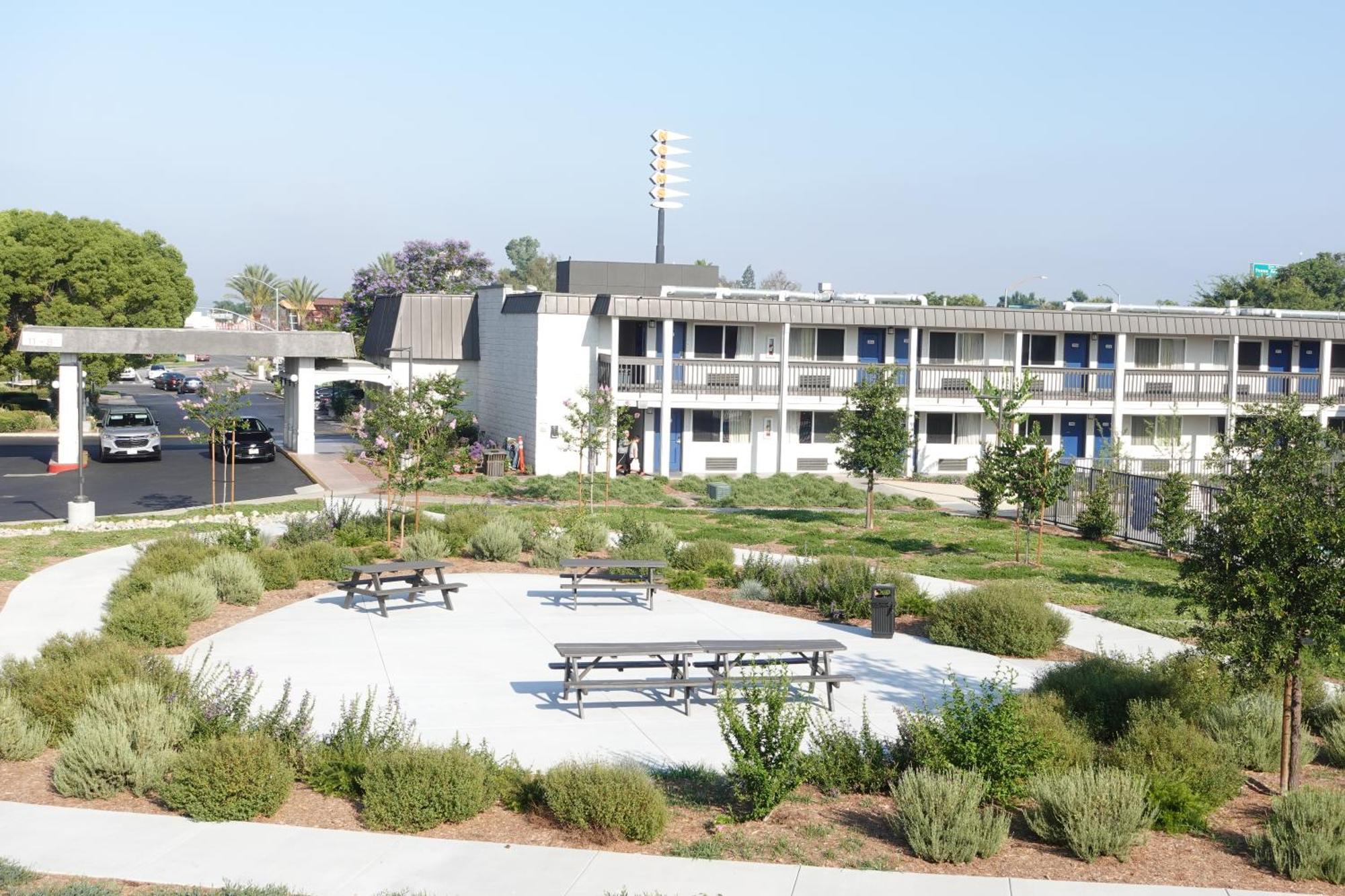 6-claremont, Ca Hotel