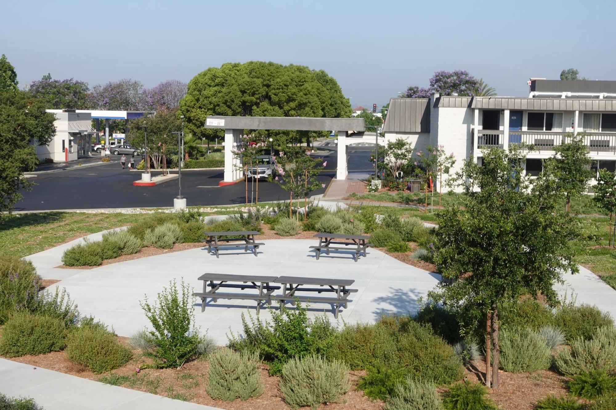 6-claremont, Ca 2* Claremont