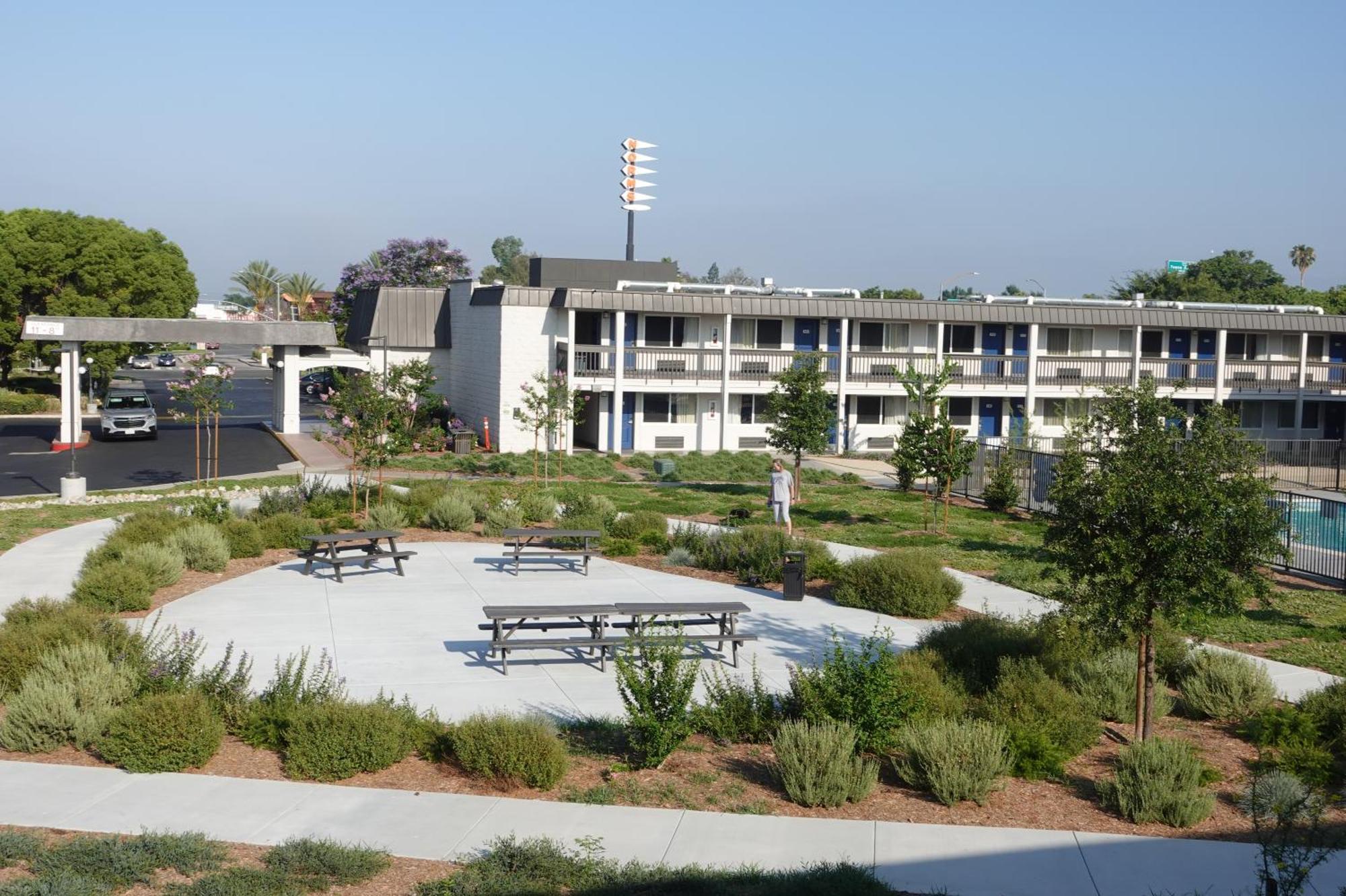 Hotel 6-claremont, Ca