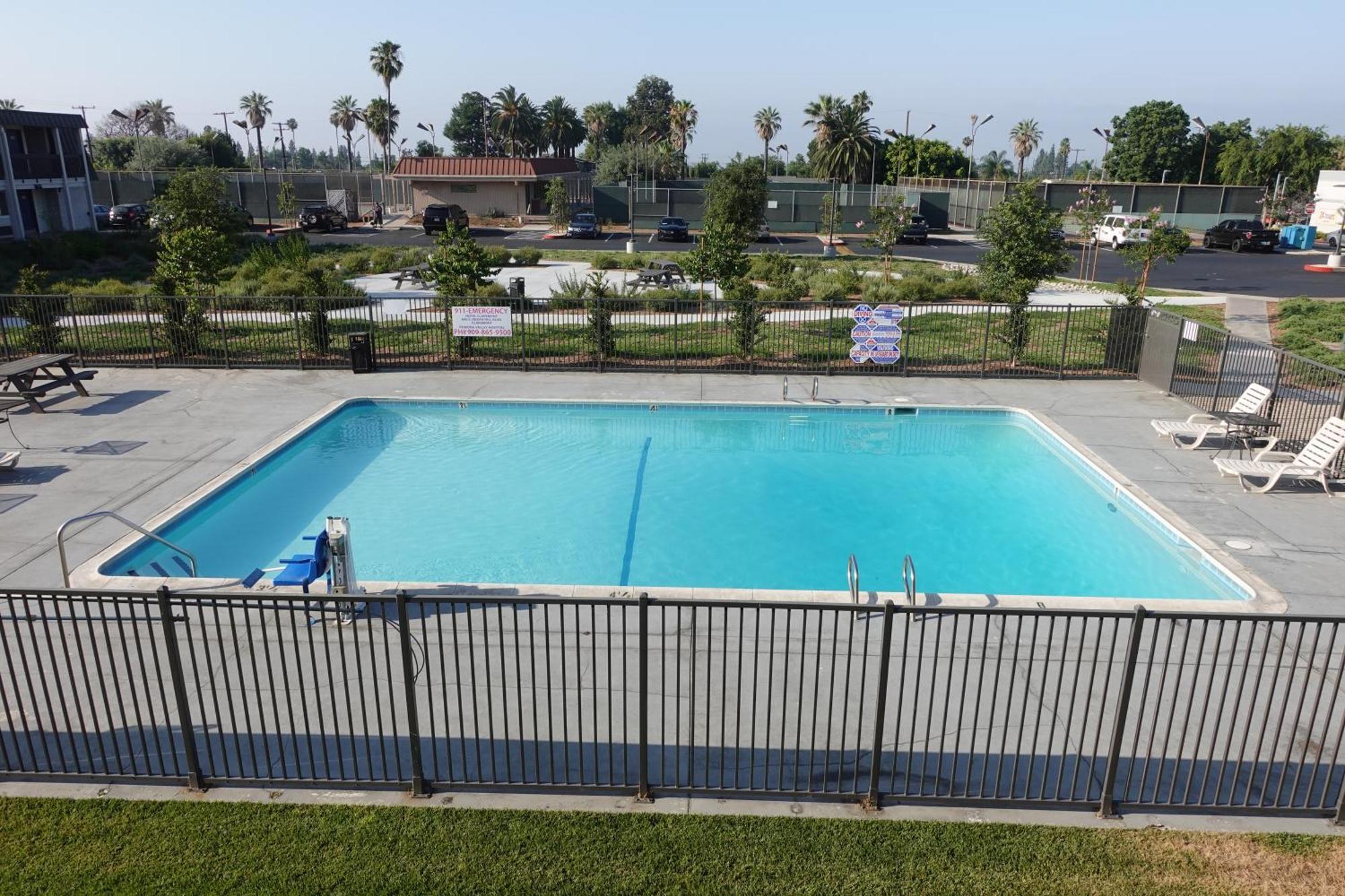 6-claremont, Ca Hotel