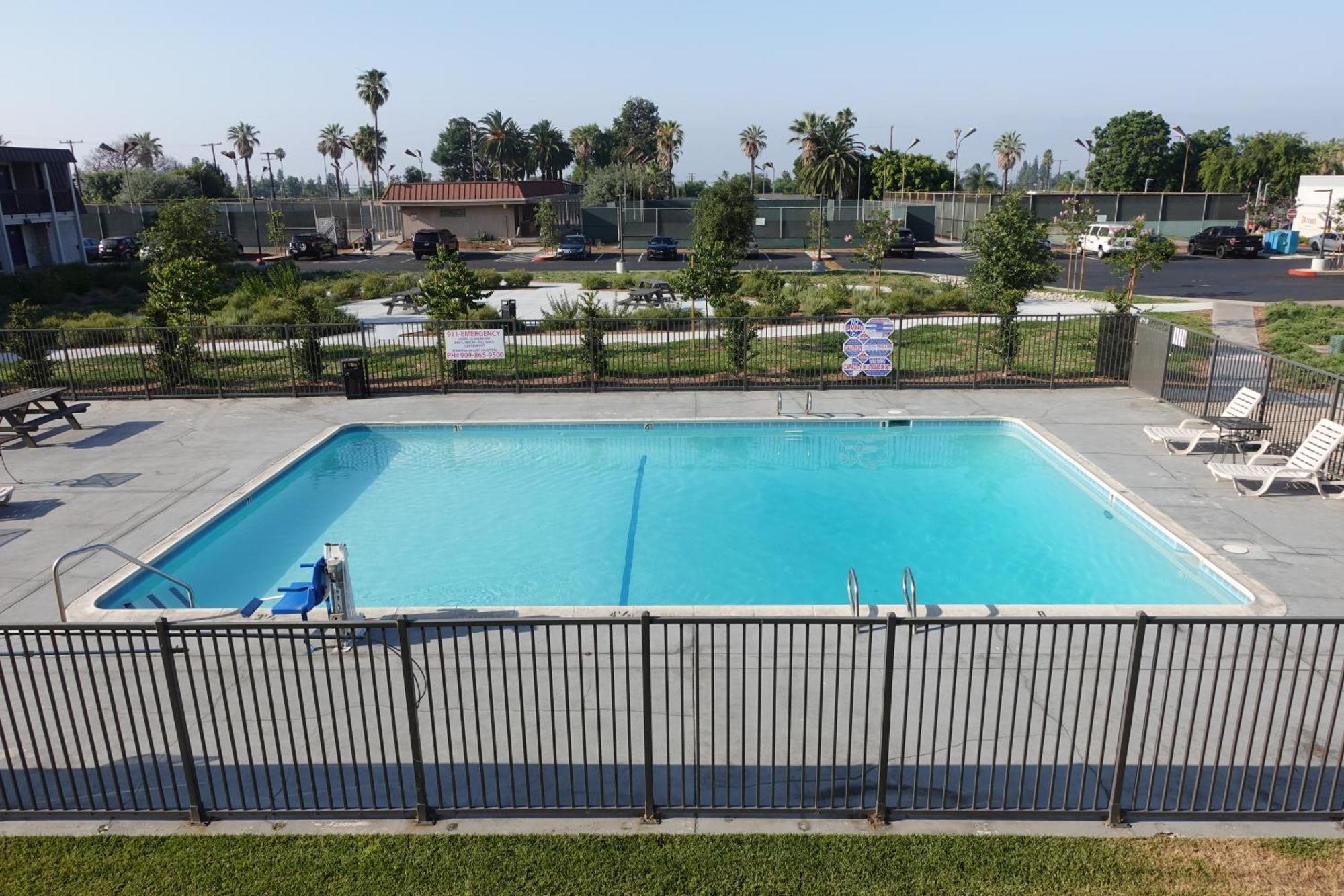 Hotel 6-claremont, Ca
