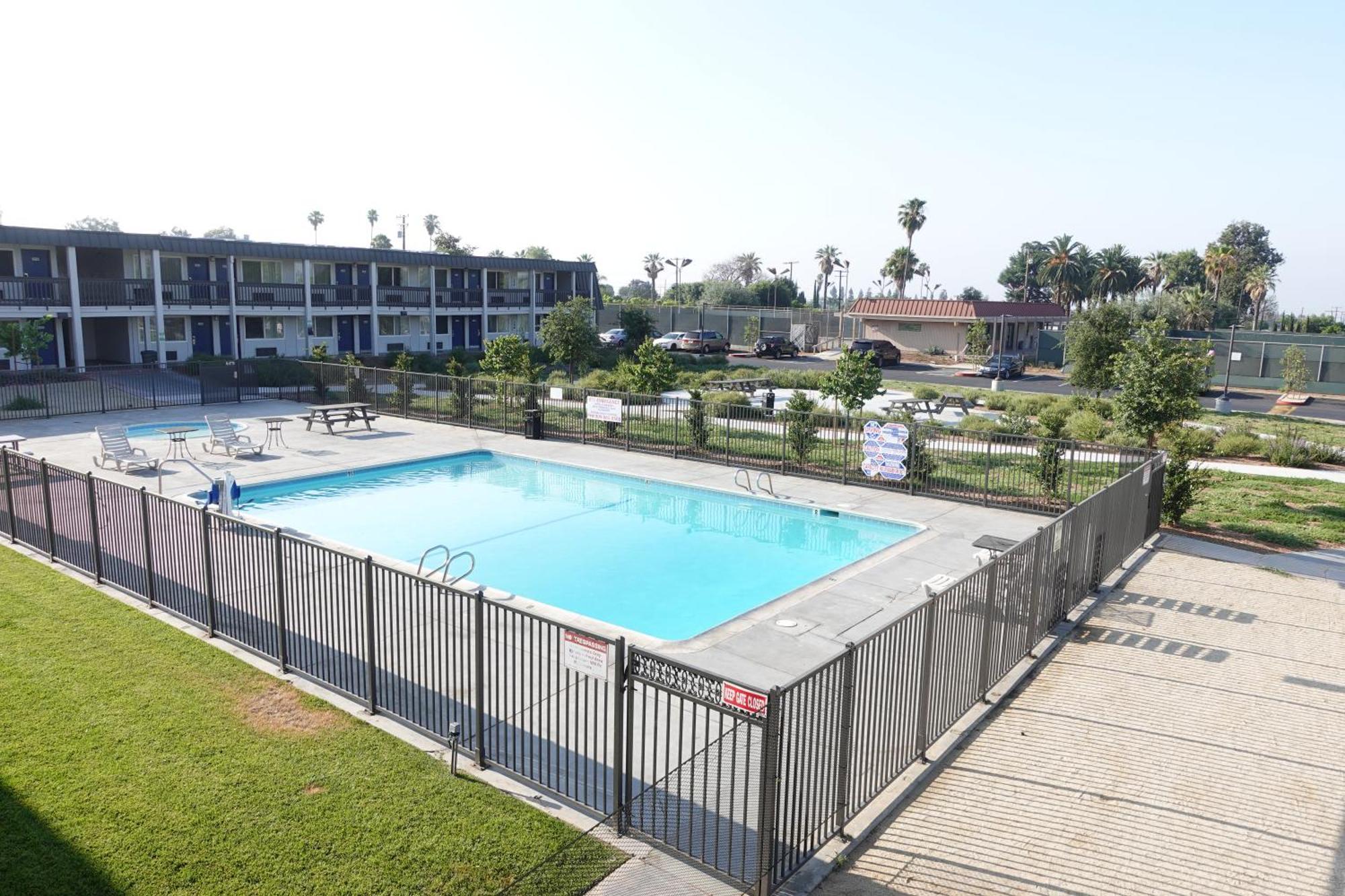 6-claremont, Ca 2* Claremont