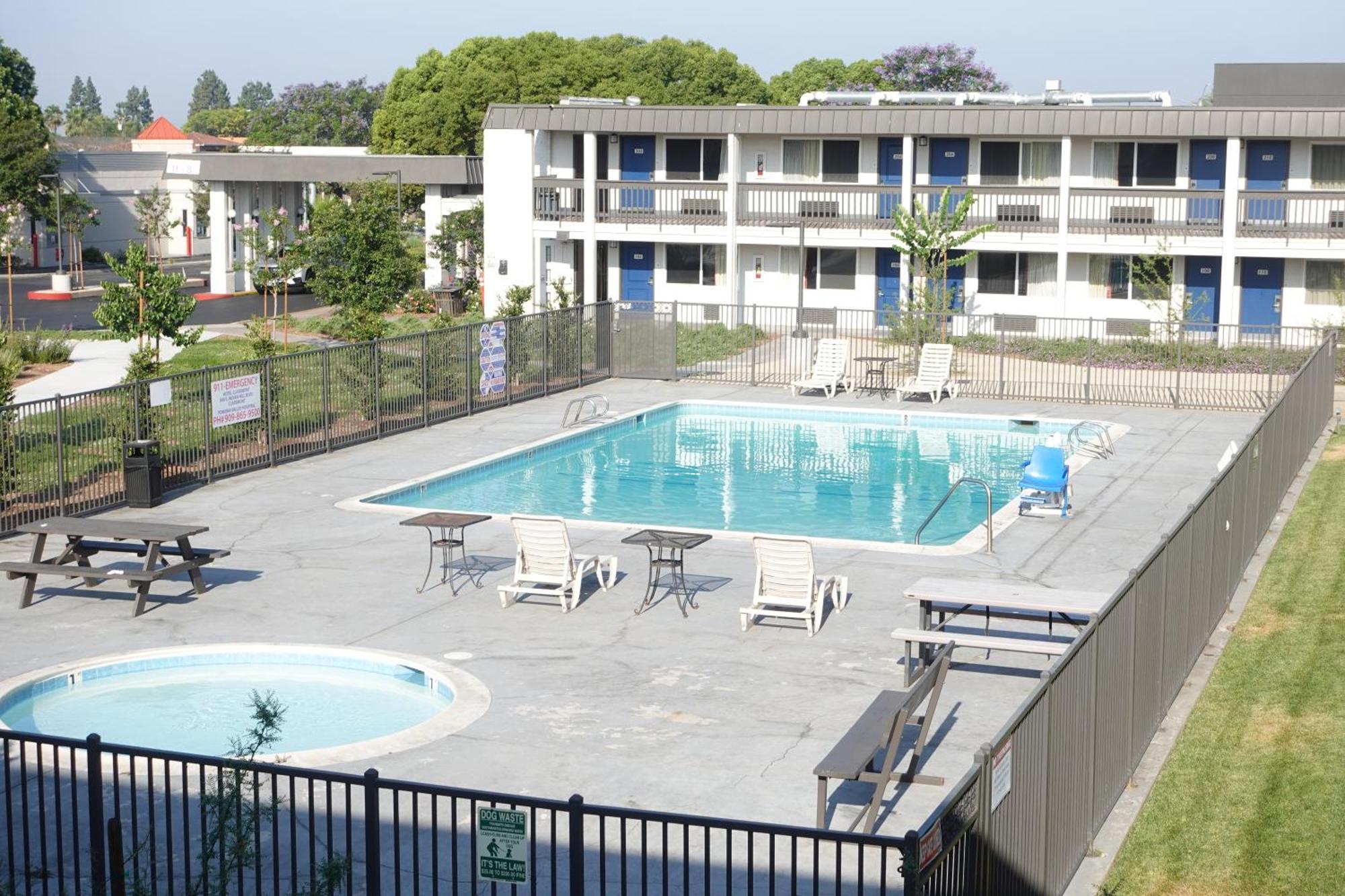 Hotel 6-claremont, Ca