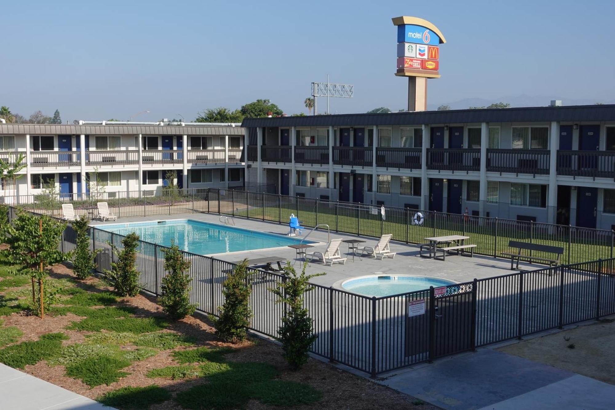 Hotel 6-claremont, Ca