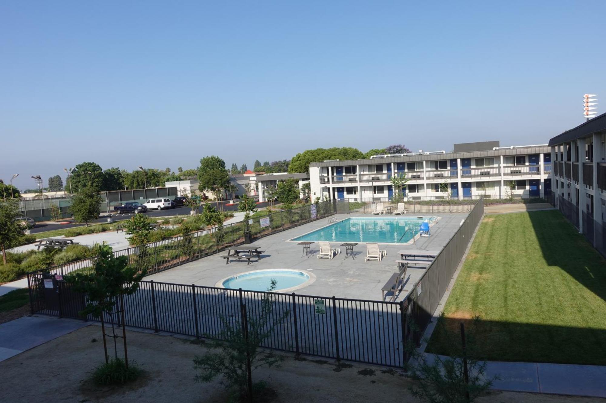 Hotel 6-claremont, Ca
