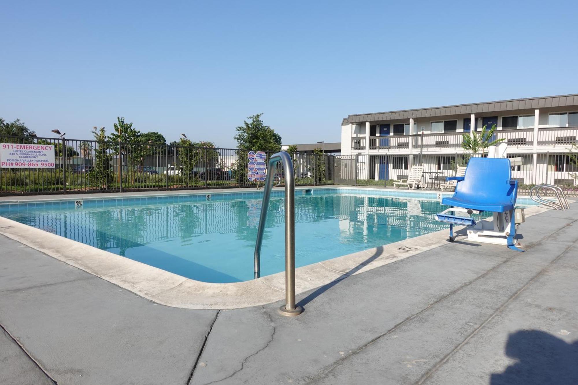 6-claremont, Ca Hotel