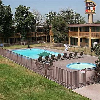Hotel 6-claremont, Ca 2*