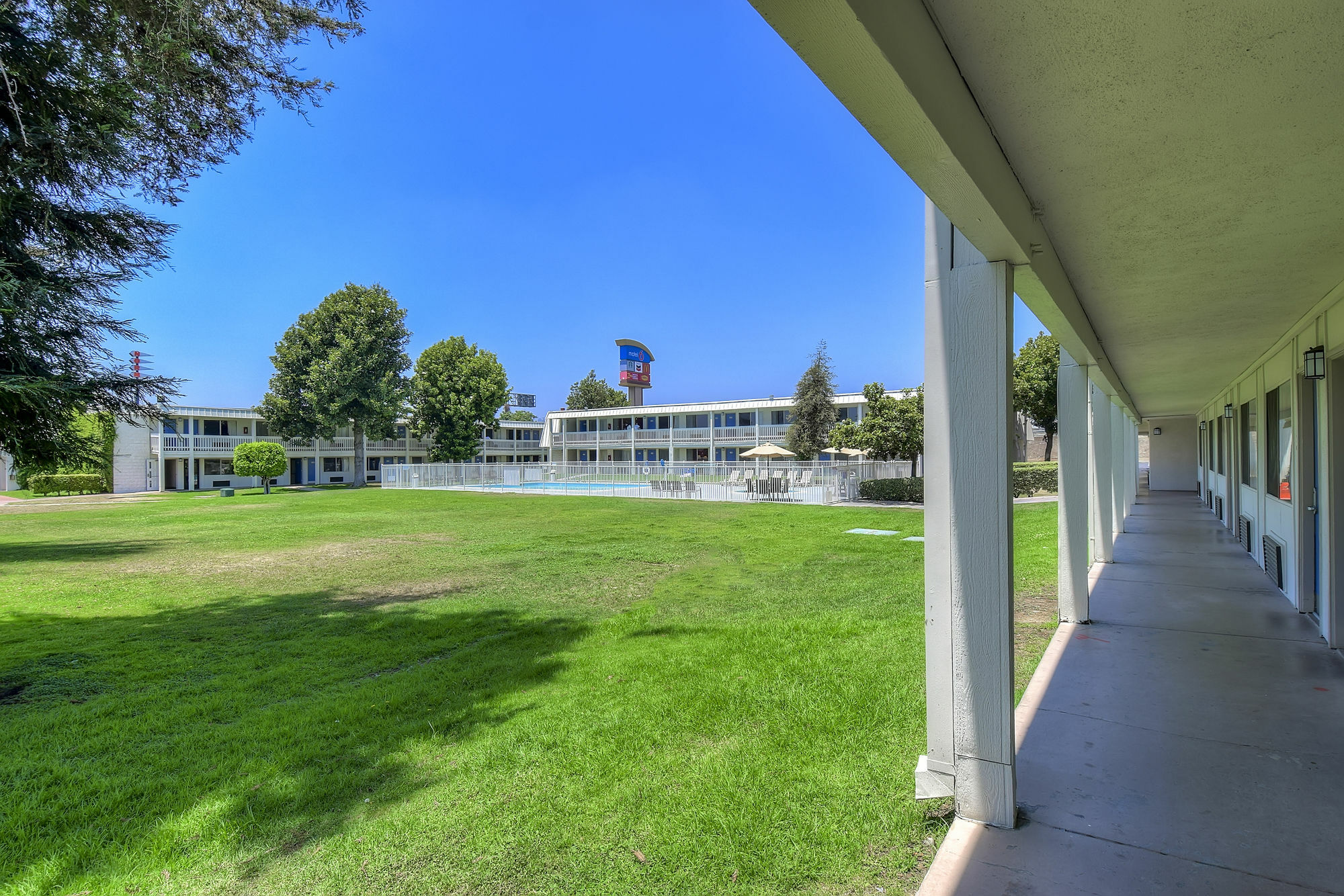 6-claremont, Ca 2* Claremont