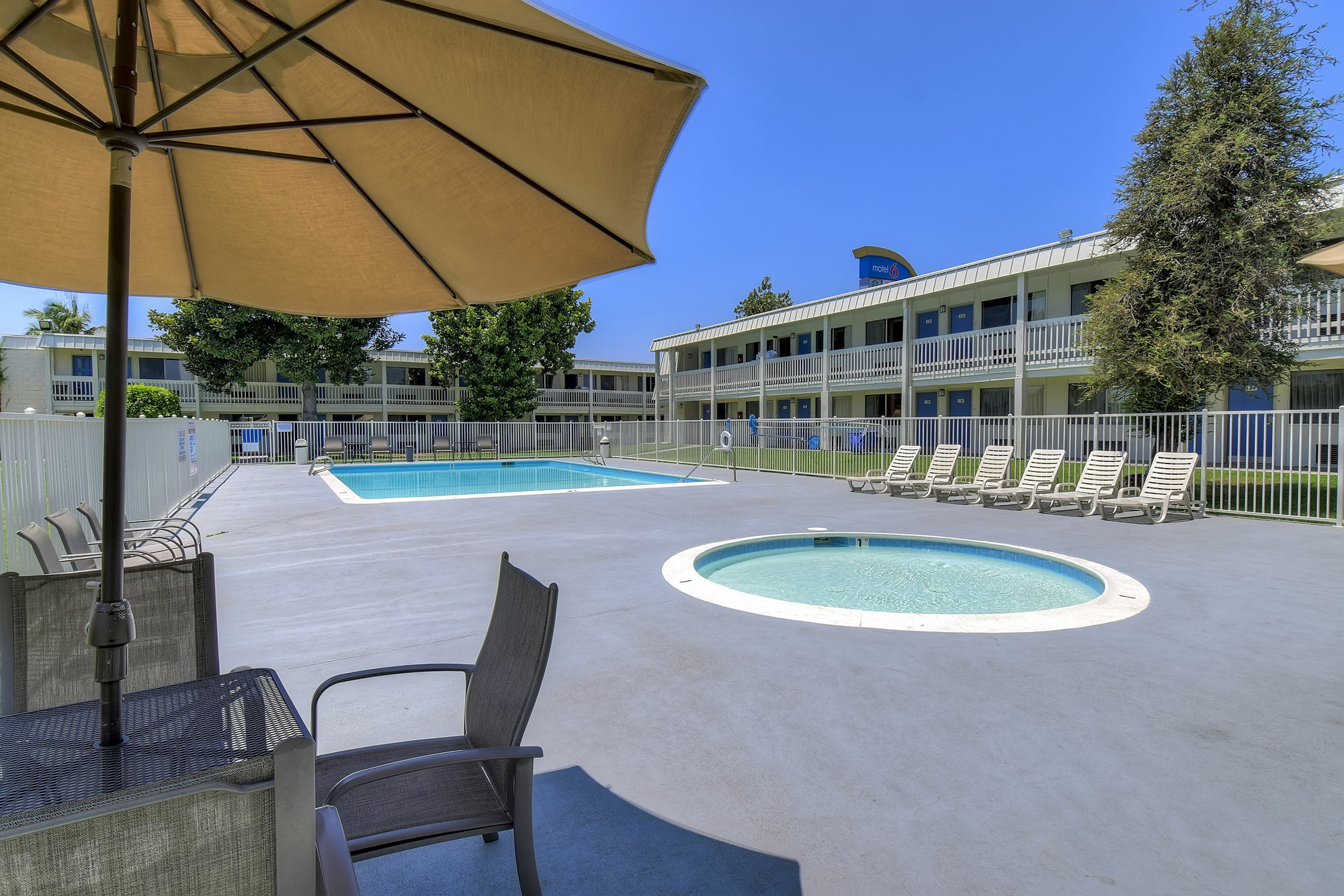 Hotel 6-claremont, Ca