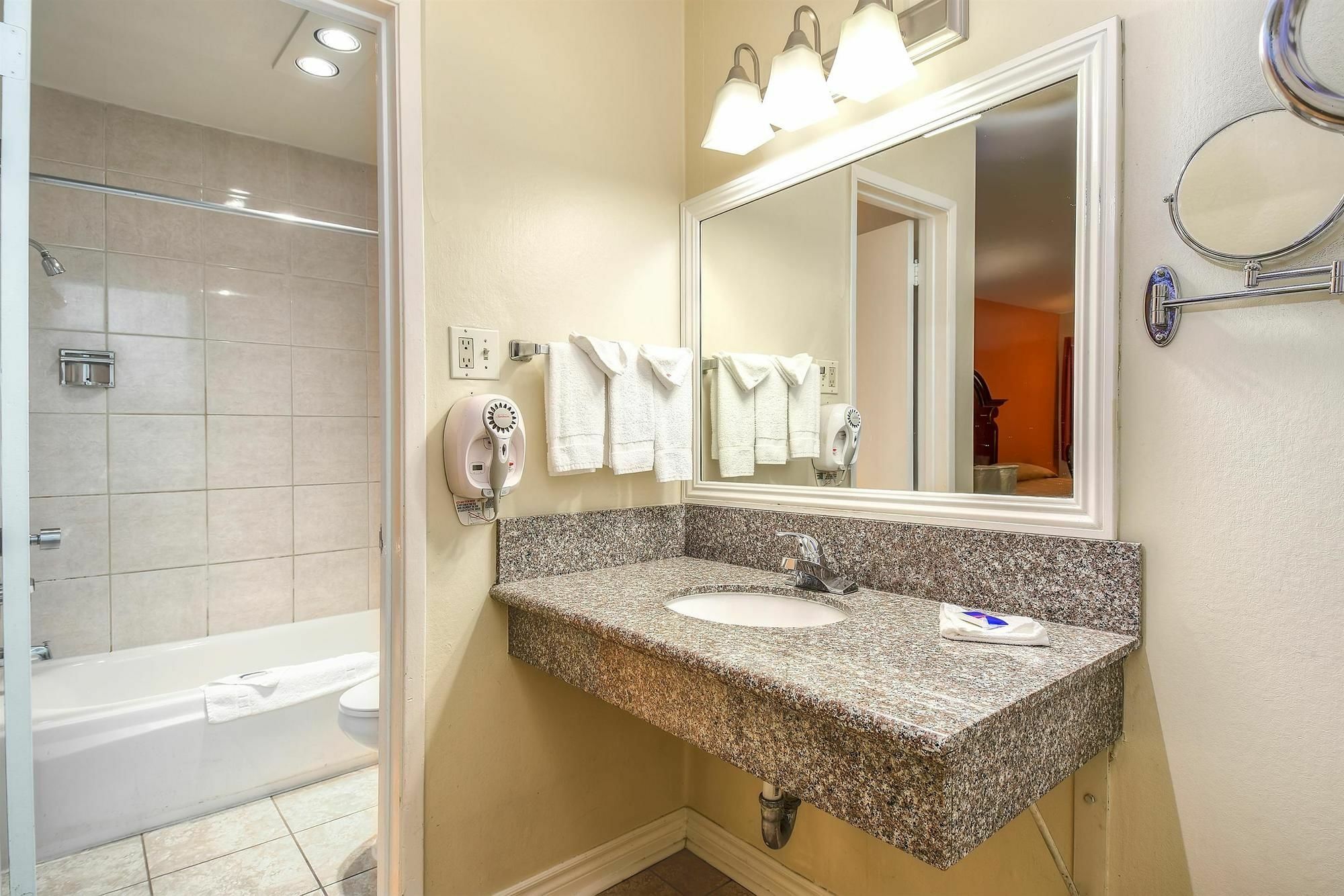6-claremont, Ca 2*